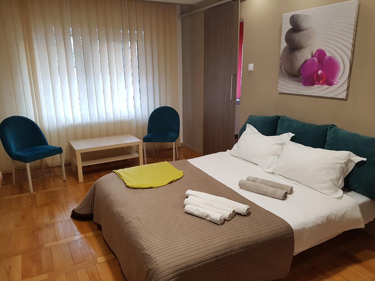Woodstone Apartment Ploieşti Eksteriør bilde